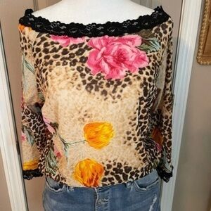 K2C vintage animal print floral top with lace trim.
